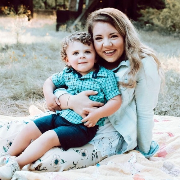 Meet Your Posher Alyssa - Picture 2 of 4